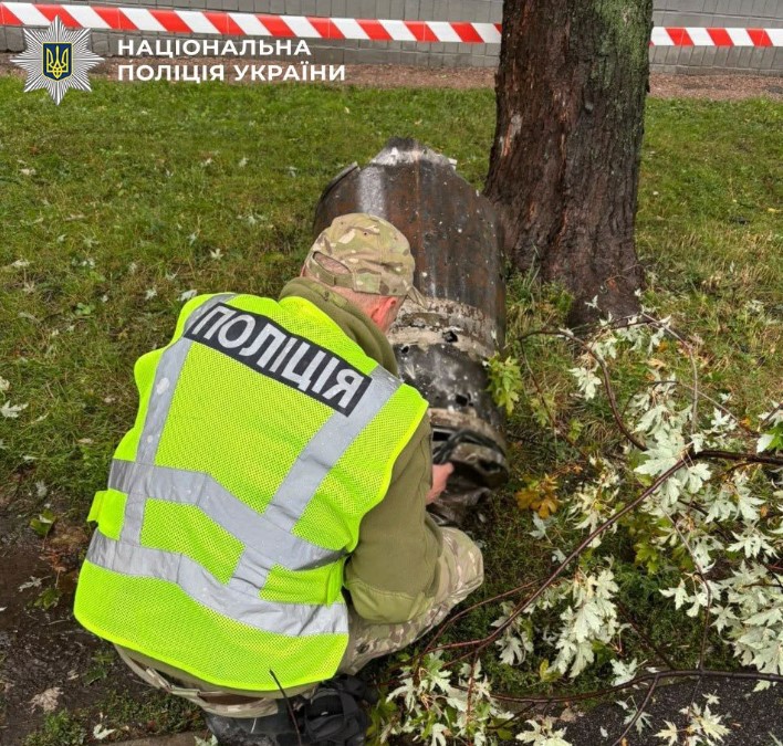 У Дарницькому районі Києва вибухотехніки знешкодили 227-кілограмову бойову частину ракети У Дарницькому районі Києва вибухотехніки знешкодили 227-кілограмову бойову частину ракети